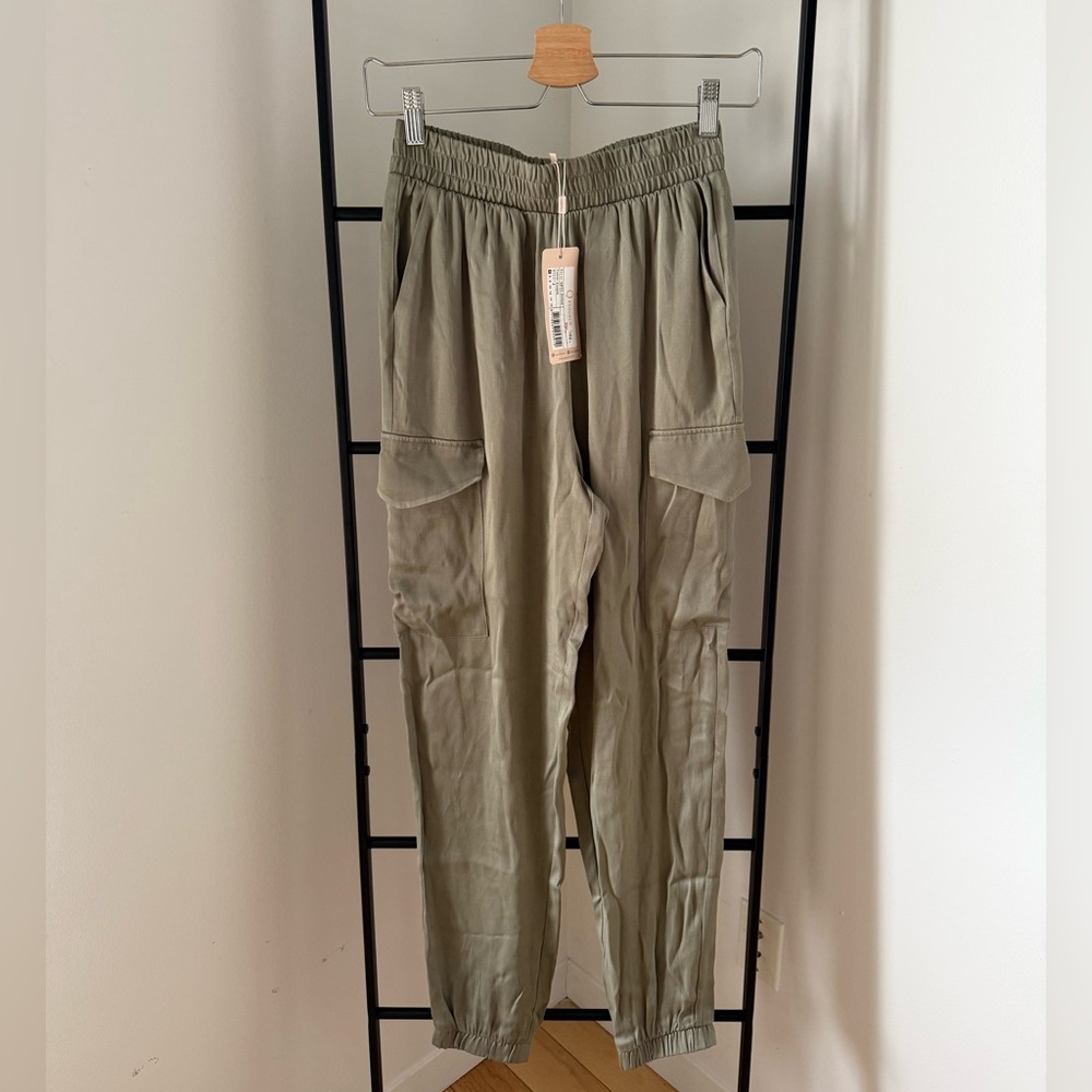 Esqualo Sage Cargo Trousers, size 4